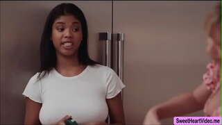 Stepdaughter Nia Nacci watch Dana DeArmond liže njeno mokro muco