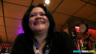 Он ће да организује тест на журку, загрејте девојку младу и често јебати.