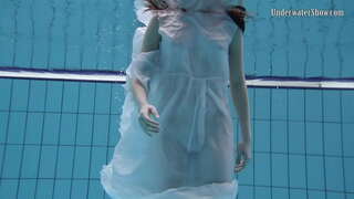 Падводны свет голых красунь