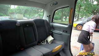 Soxta taksi Mino Moreno taksida fucked
