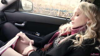 ť�学生尖叫,大声地为她cum后自慰她的阴部。 ť�学生尖叫,大声地为她cum后自慰她的阴部。