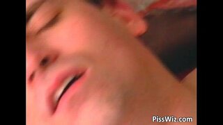 Зрелая блондинка шлюха сосет әгъзасы һәм ала