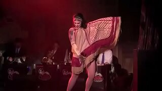 Dannie Diesel aka Danielle Colby ay gumaganap sa Bustout katawa-tawa New Orleans