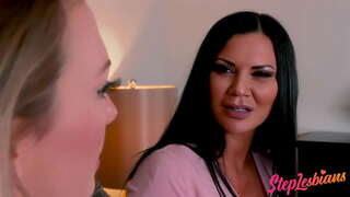 Madrasta Mostra Filla Como Ter Sexo Lésbico