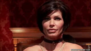 Çarpıcı sarışın böyük сиськами Sheri Девиль sucks böyük bir üzvü, daha sonra isə ağır sikilmiş olur, onunla qədər esmer Шей Fox bölünür, onlara və sucks partiya yuxarı mərtəbədə